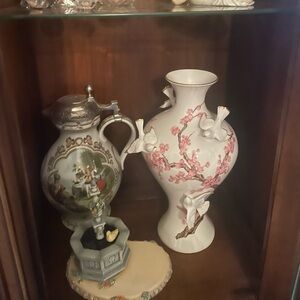 Vintage Vintage lidded jug bundle Of two plus The vase